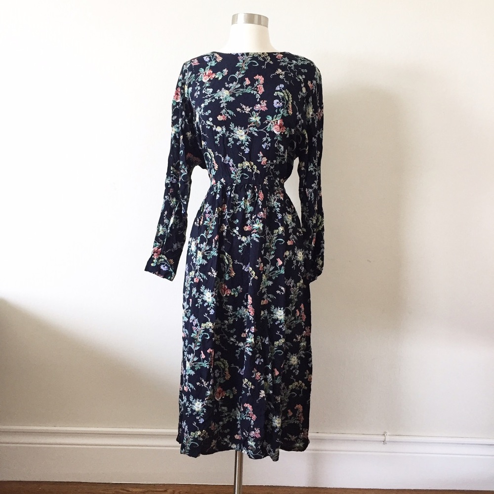 Vintage balck batwing flowered dress, Costume idea